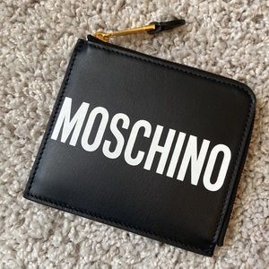 NWT Authentic MOSCHINO Sleek leather Zip around Wallet